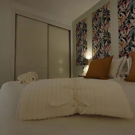 Triana Apartment *
